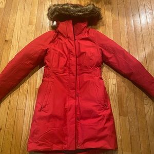 Women’s Red North Face Coat. Excellent condition.  Only worn 1 time.